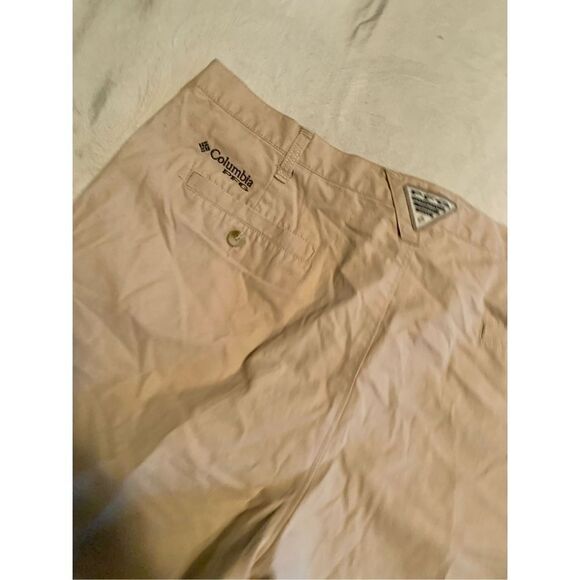 Columbia Khaki Shorts with Georgia Logo - Picture 6 of 8